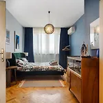 Art-ament, A Unique Flat