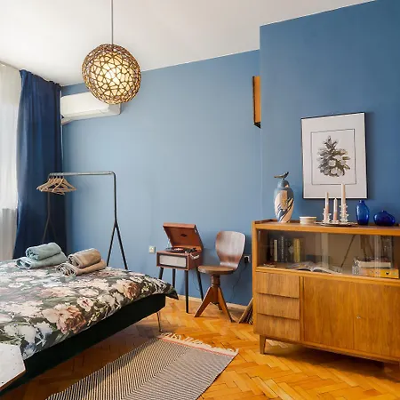 Art-ament, A Unique Flat דירה סופיה